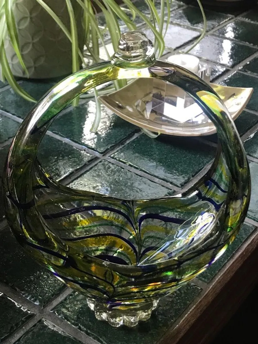 Vintage Hungarian handblown glass basket - Image 1