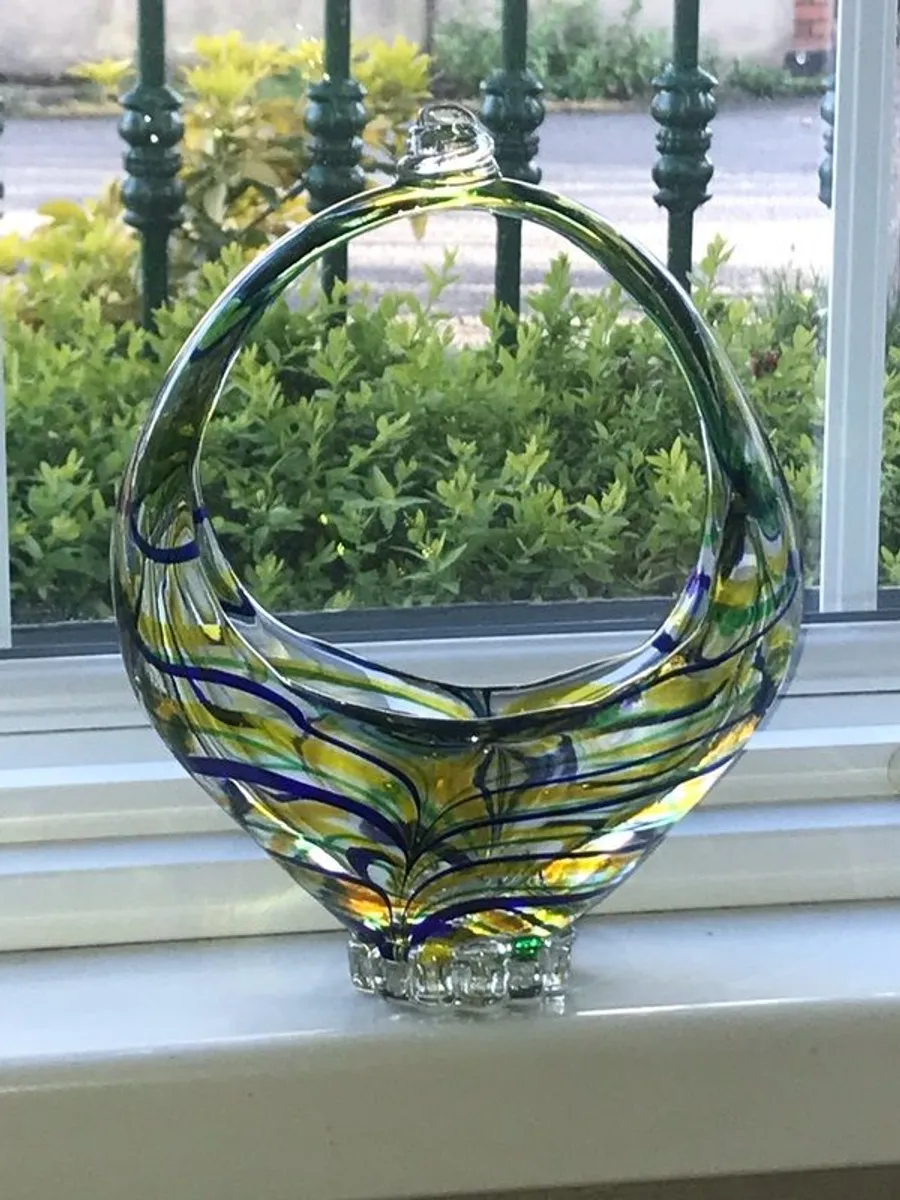 Vintage Hungarian handblown glass basket - Image 2