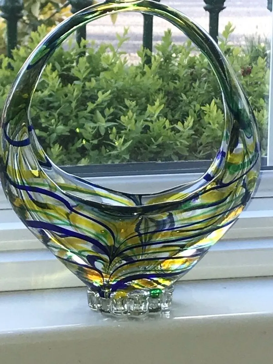 Vintage Hungarian handblown glass basket - Image 3