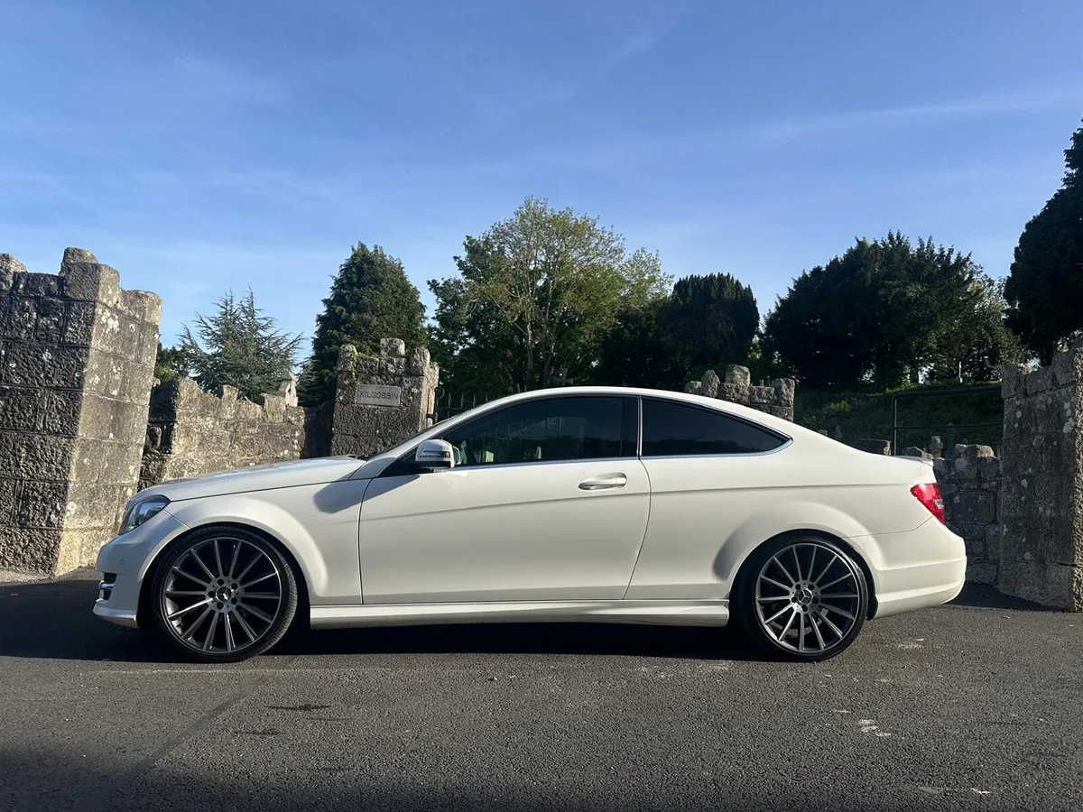 Mercedes C220 AMG Plus 2.2 CDI BlueEffiency Auto - Image 3