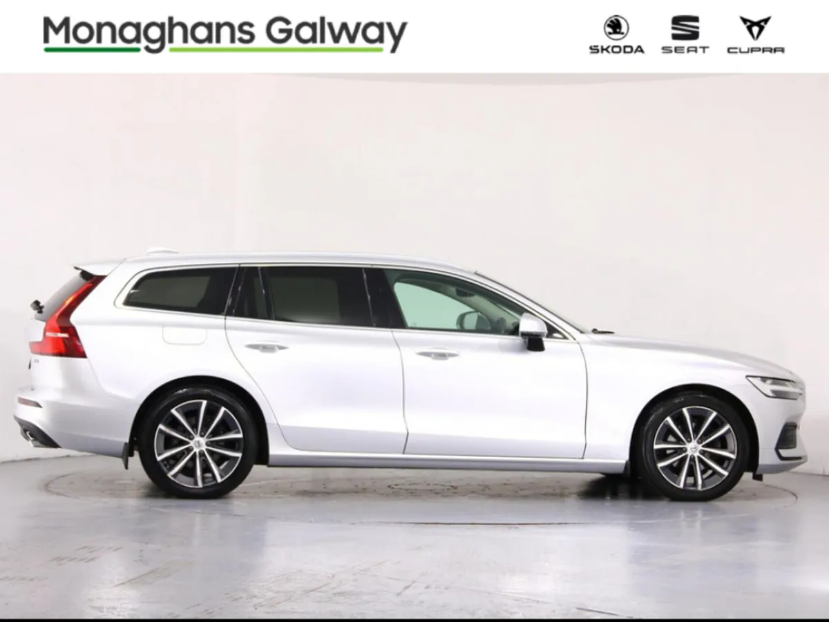 Volvo V60 B4 MOMENTUM 5DR AUTO - Image 3