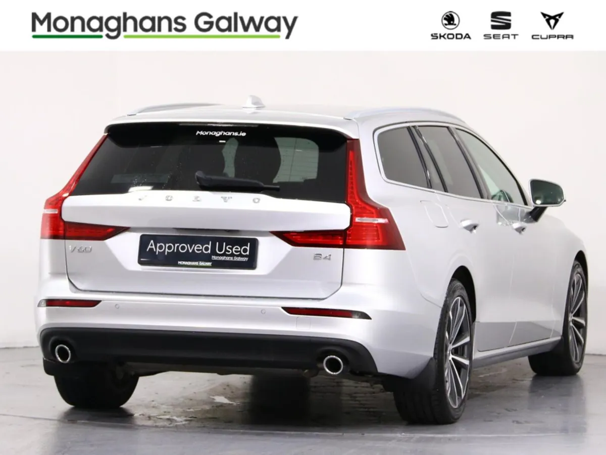 Volvo V60 B4 MOMENTUM 5DR AUTO - Image 4