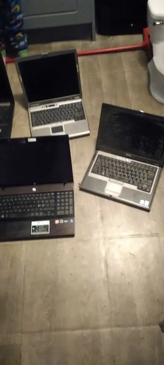 5 laptops maybe for parts price too sell read add - Image 2