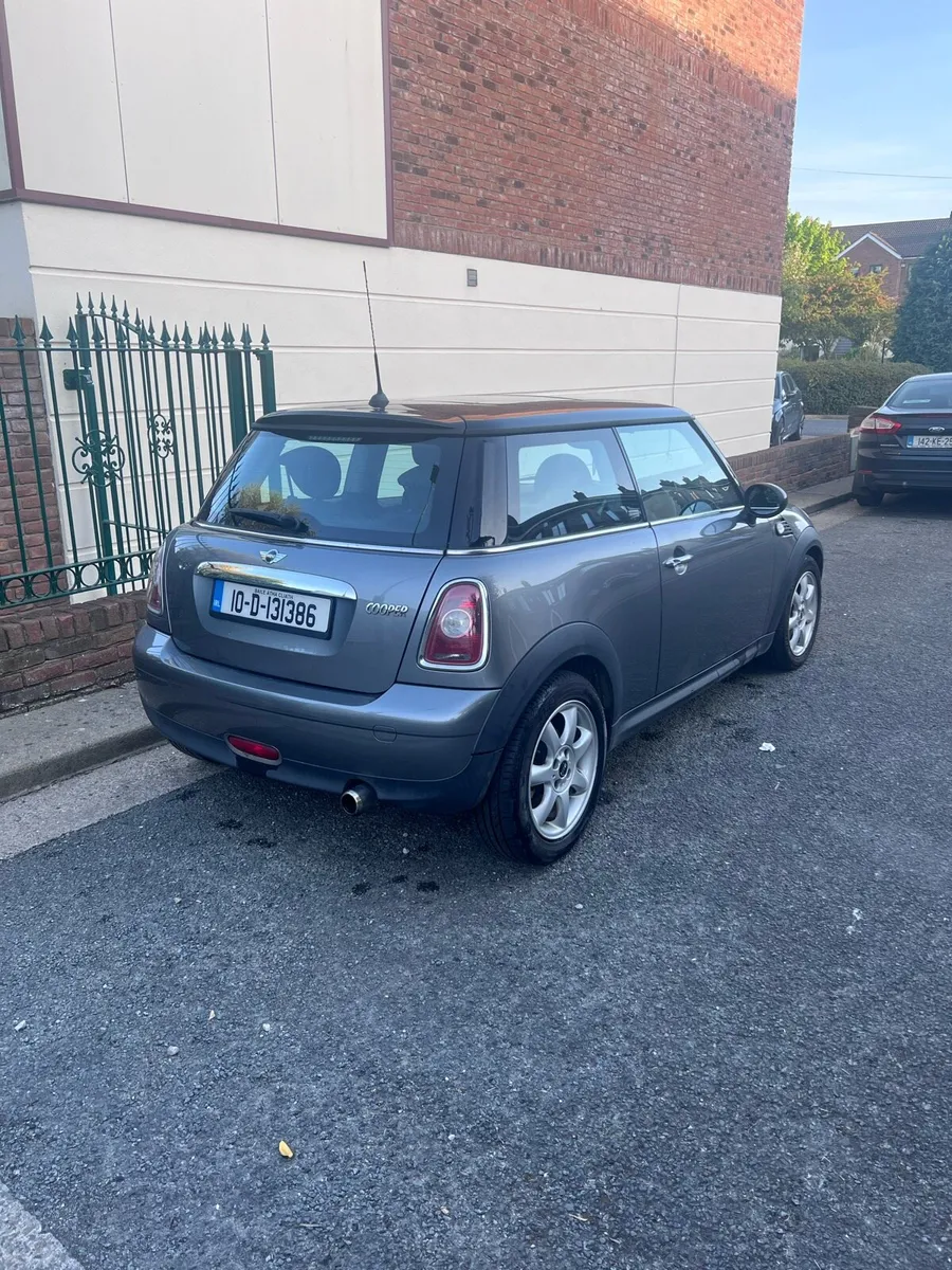 2010 Mini Cooper - Image 2