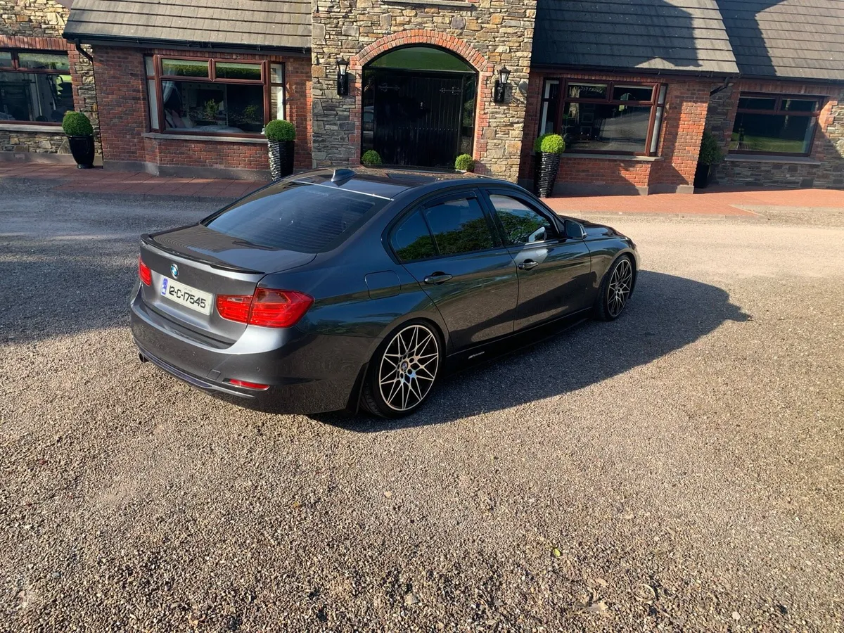 BMW 318d F30 - Image 2