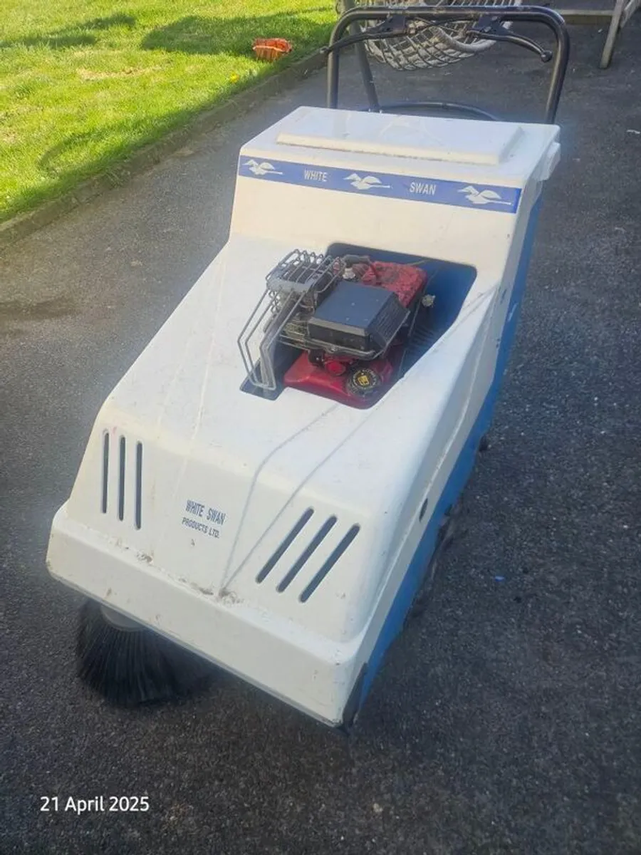 sweeper , self propelled - Image 1