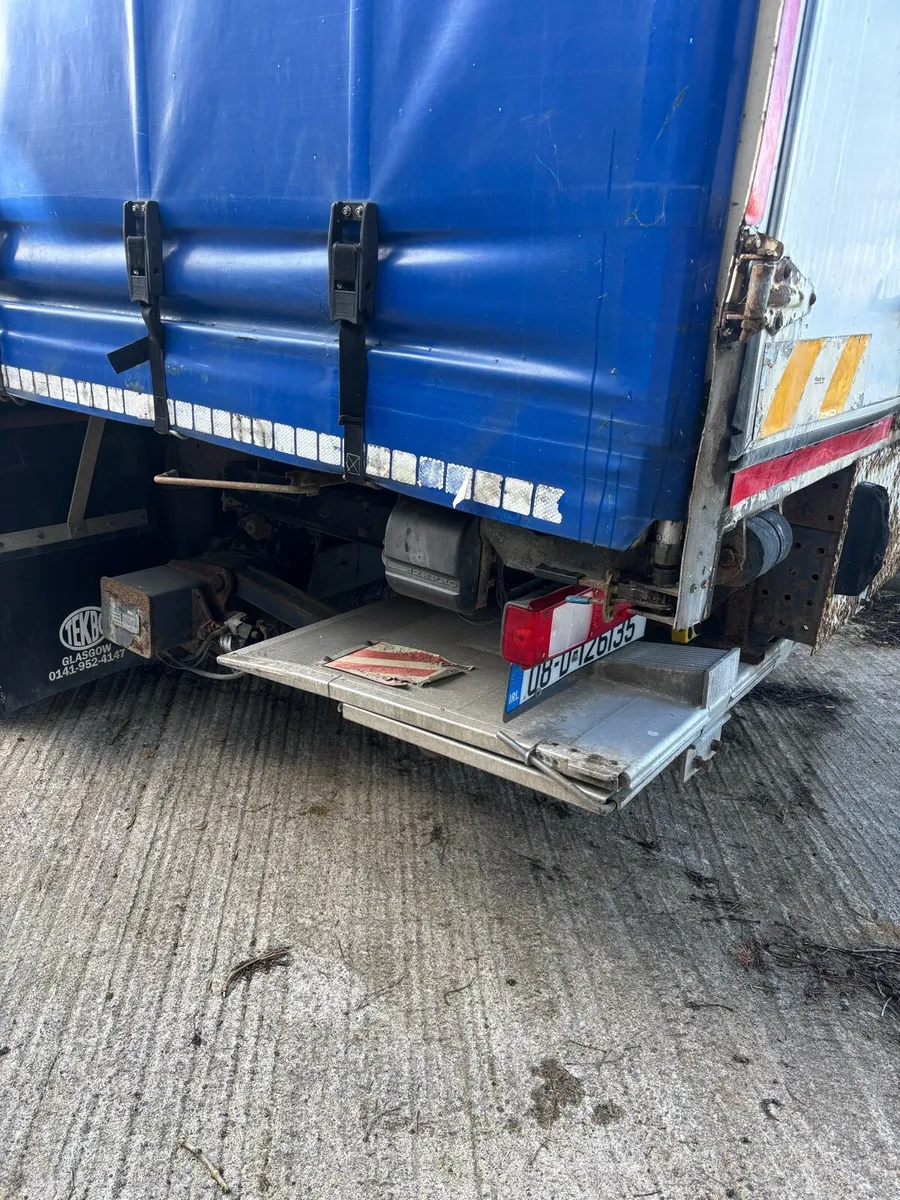 Volvo FE 280 with tail lift - Image 4