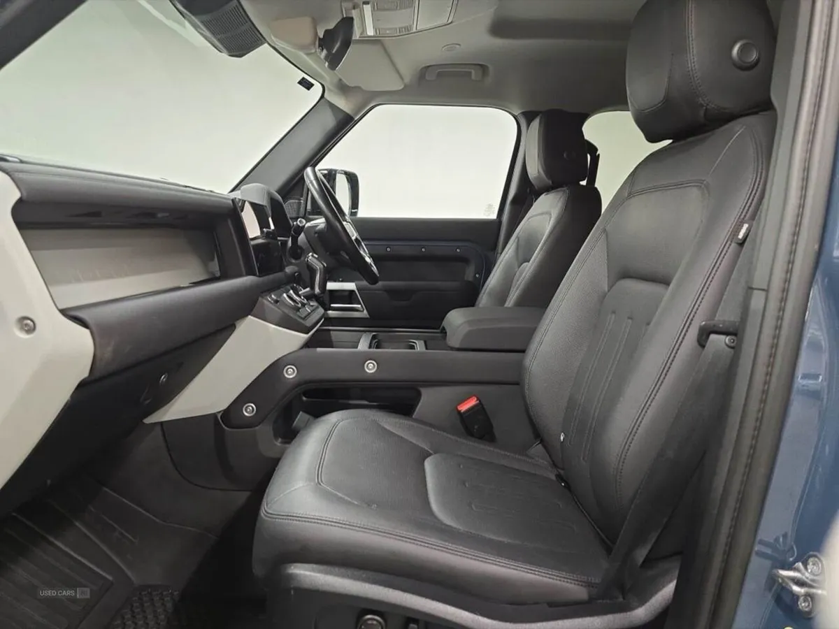 Land Rover Defender 3.0 D300 SE 110 5dr Auto - Image 3