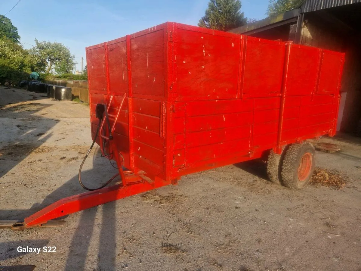 Trailer Grain Turf Tipping - Image 1