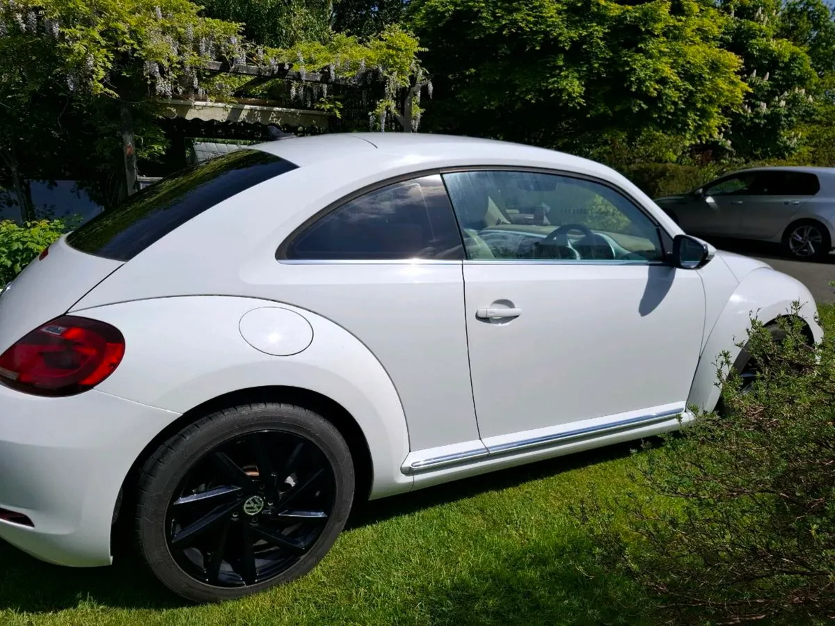 White VW Beetle - Image 4