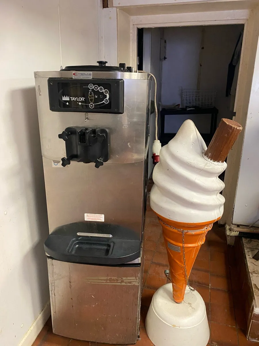 Cone machine with display cone - Image 1