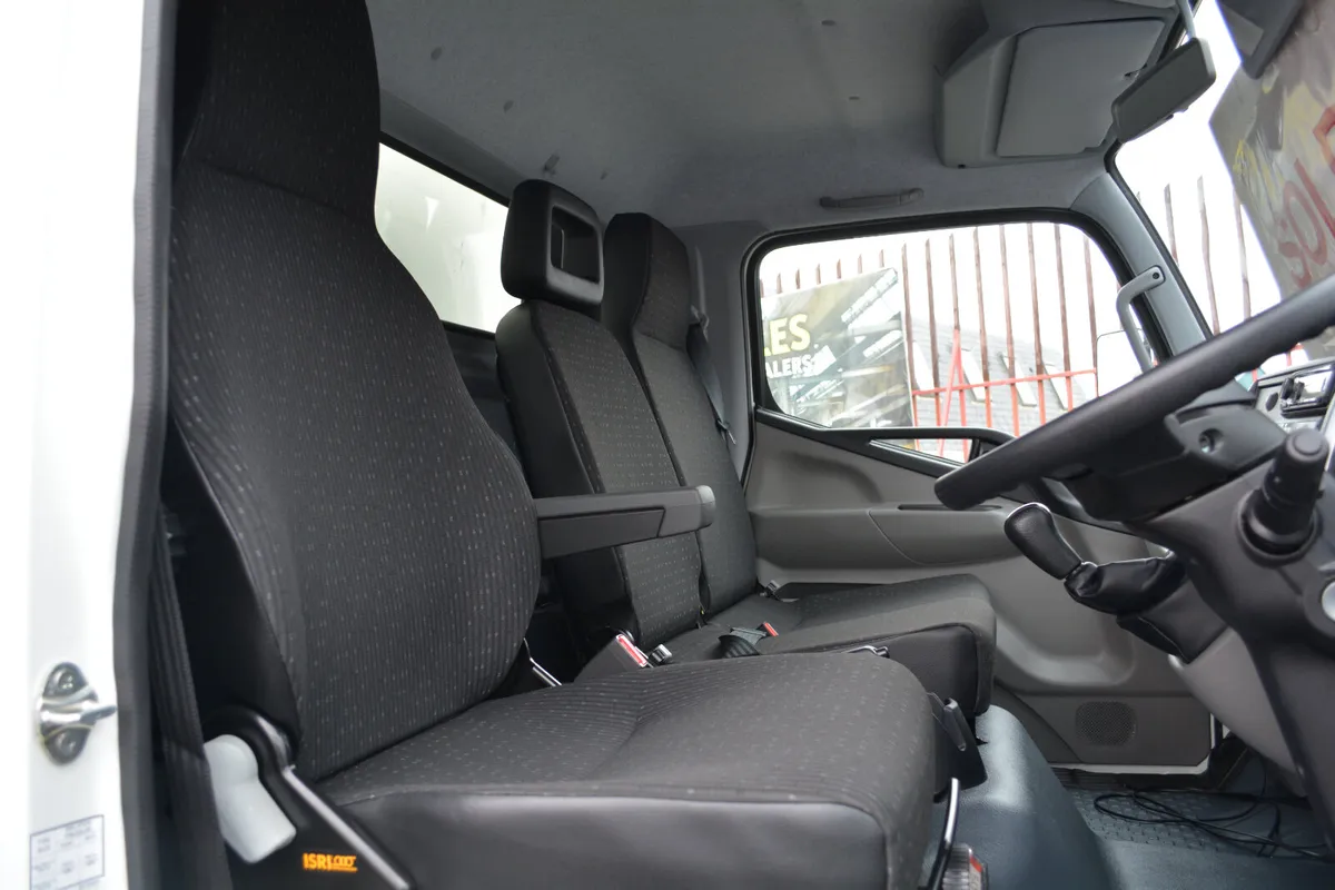 Fuso 7.5T GVW 18' Curtain HIRE 2-4yrs Service incl - Image 4