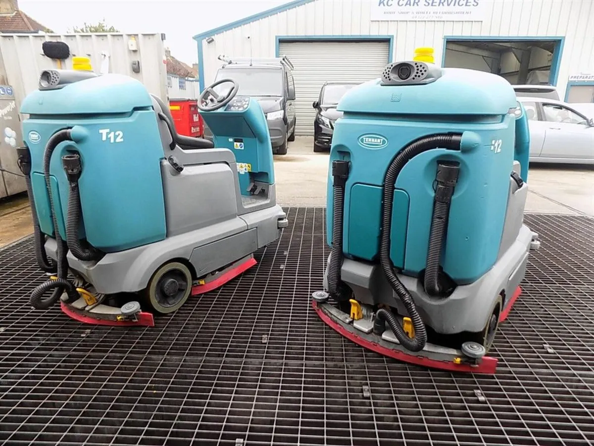TENNANT T12 INDUSTRIAL RIDE ON FLOOR SCRUBBERS - Image 1