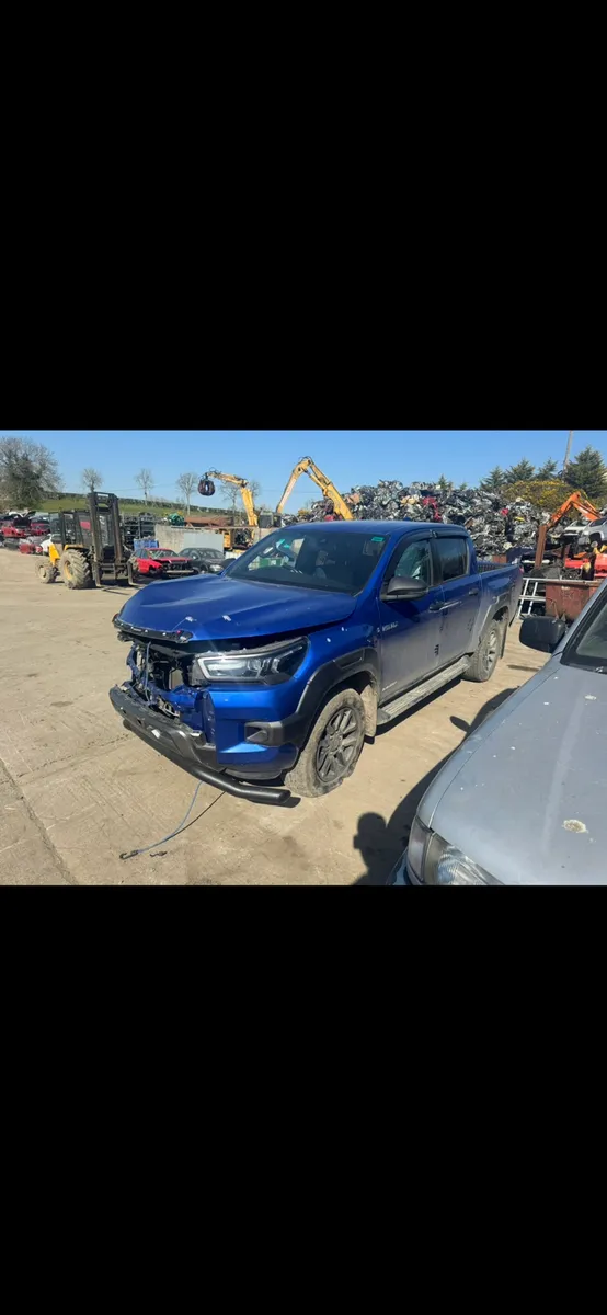 Breaking 2023 Toyota hi-lux 2.8 invincible X - Image 1