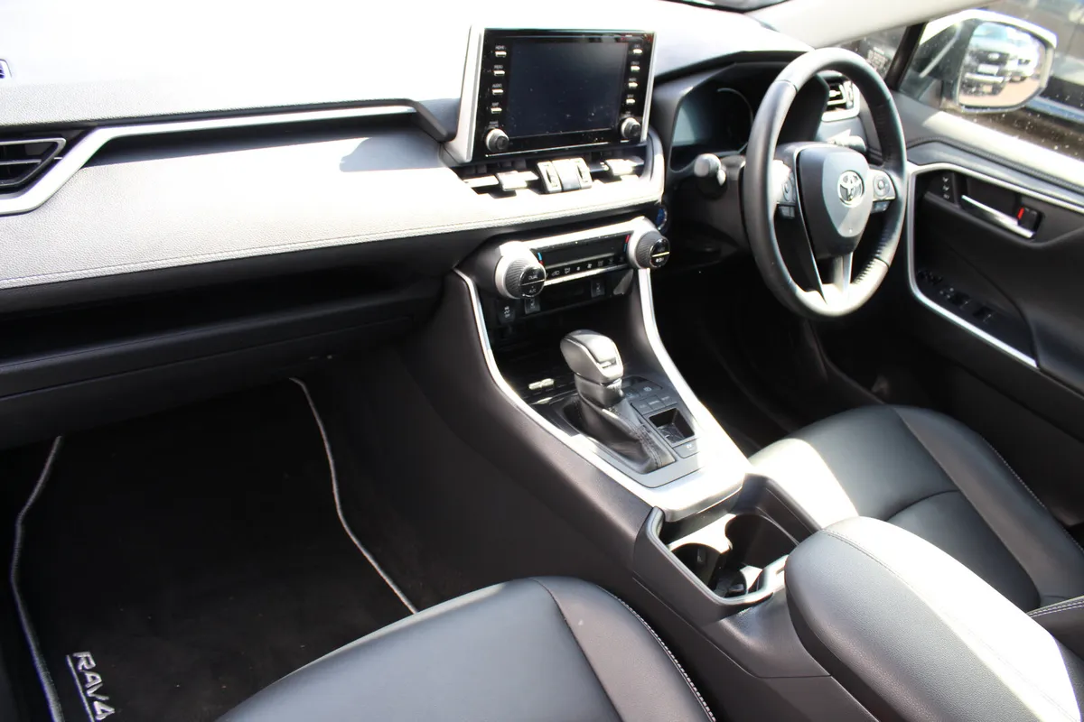 Toyota RAV4 Hybrid 2022 - Image 2