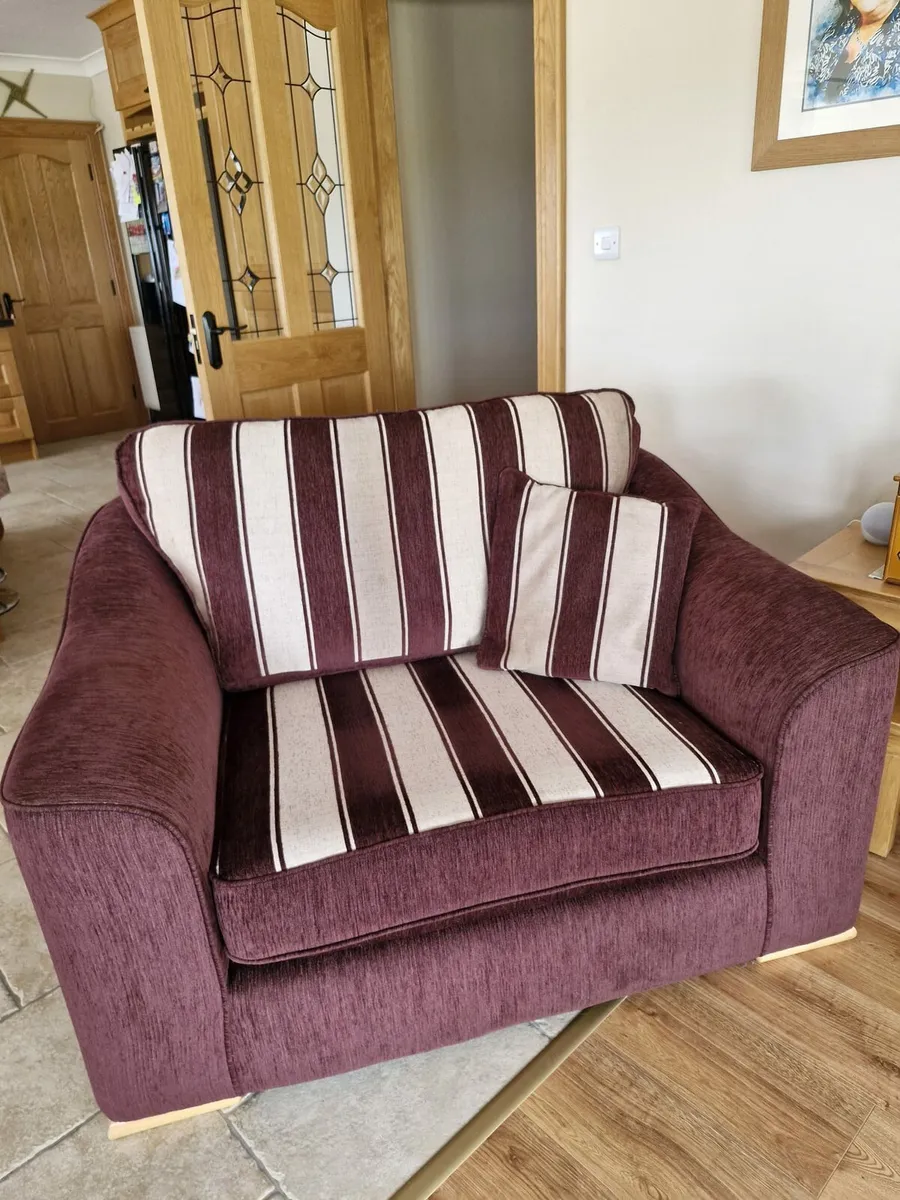 3 piece sofa - Image 2