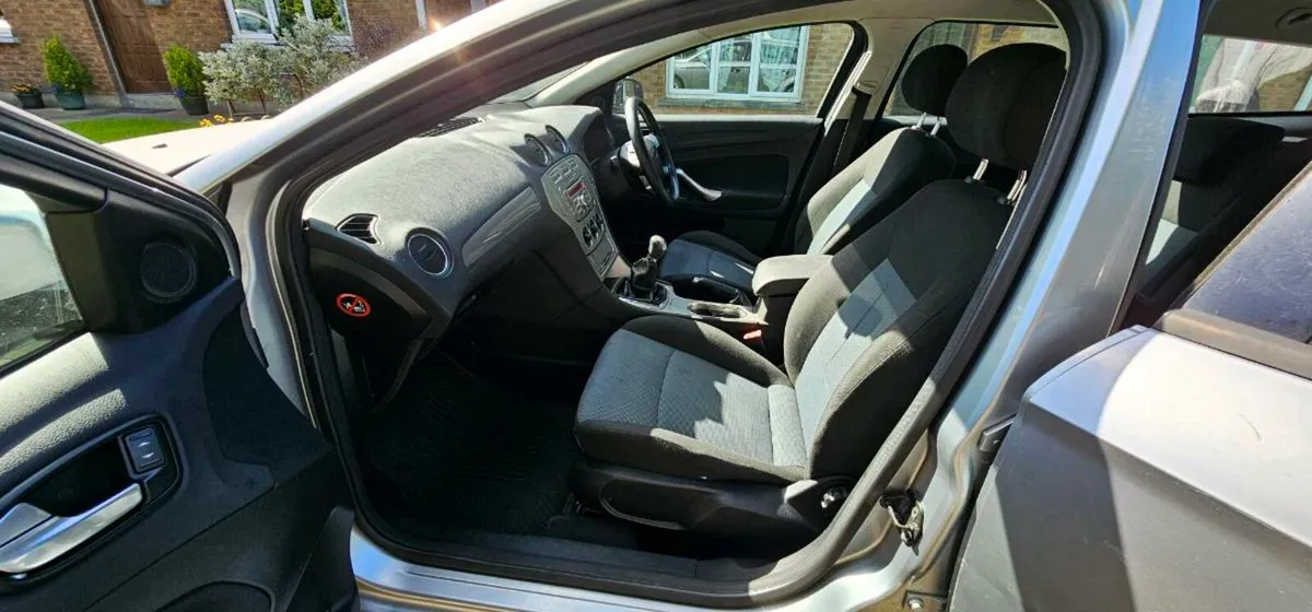 Ford mondeo - Image 4