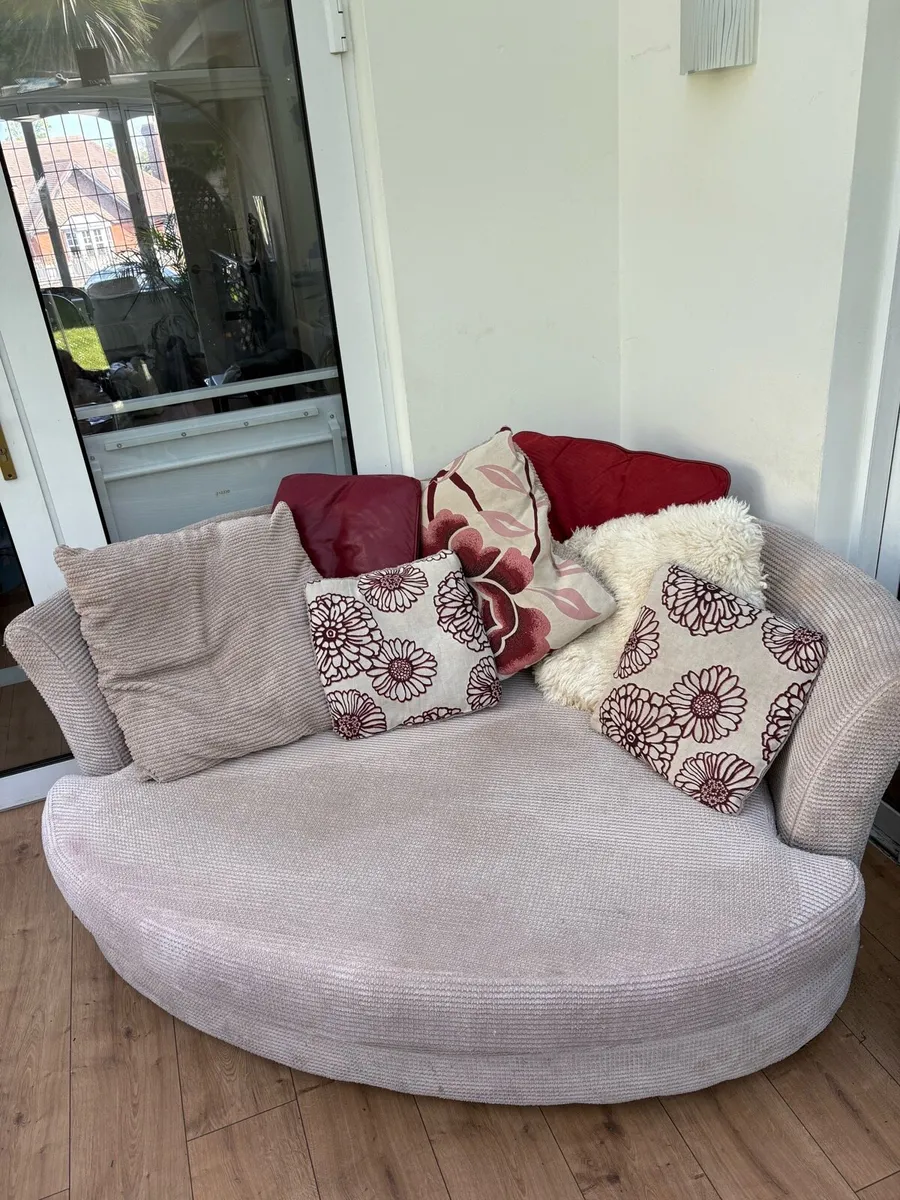 Couch - Image 2