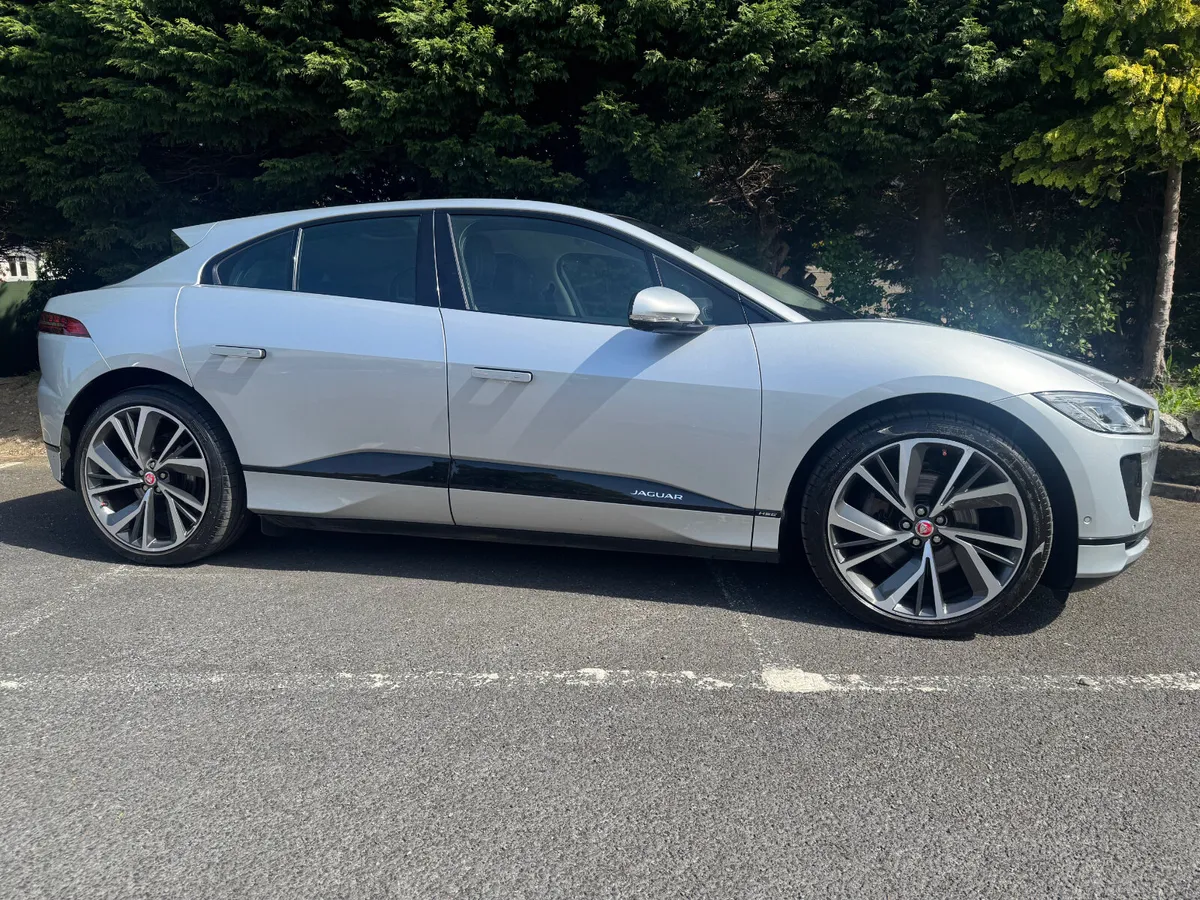 Jaguar I-Pace in exceptional condition - WOW - Image 4