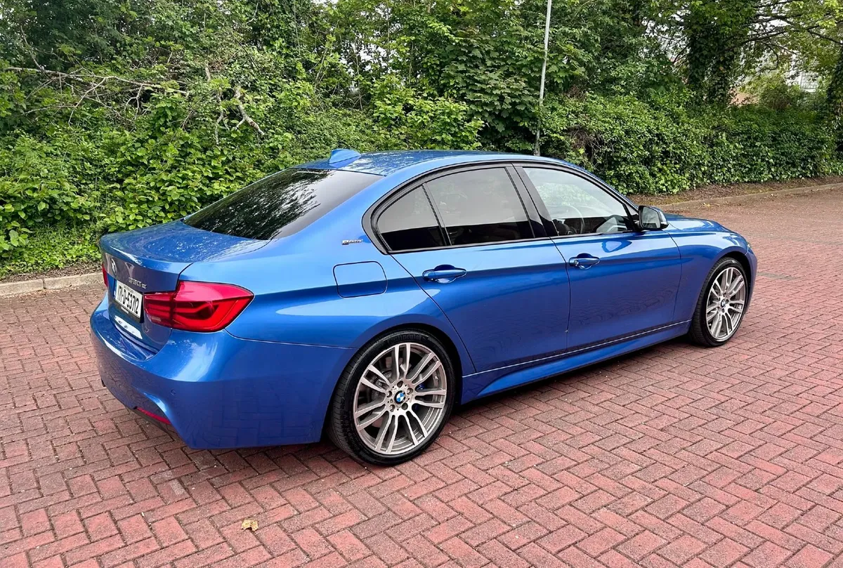 2017 BMW 330e M SPORT - Image 3