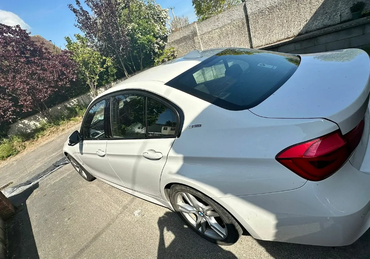 BMW 3-Series 2018 - Image 4