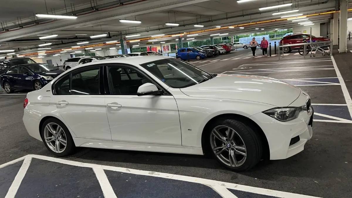 BMW 3-Series 2018 - Image 2
