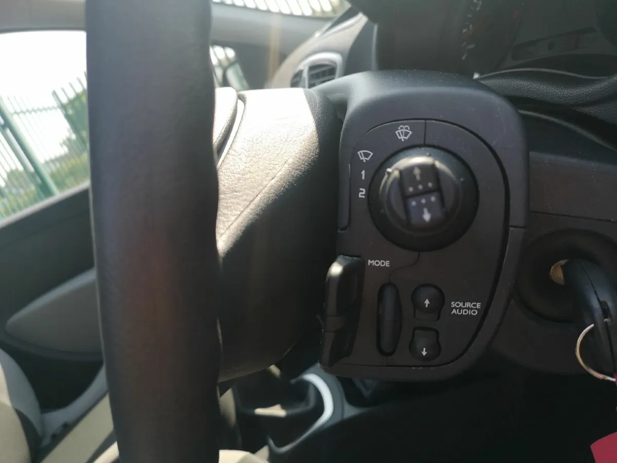 Renault Clio 2012 - Image 2