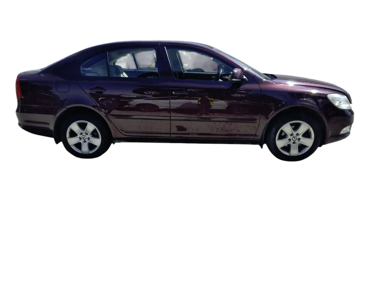 2013 SKODA OCTAVIA For Breaking/Dismantling - Image 2