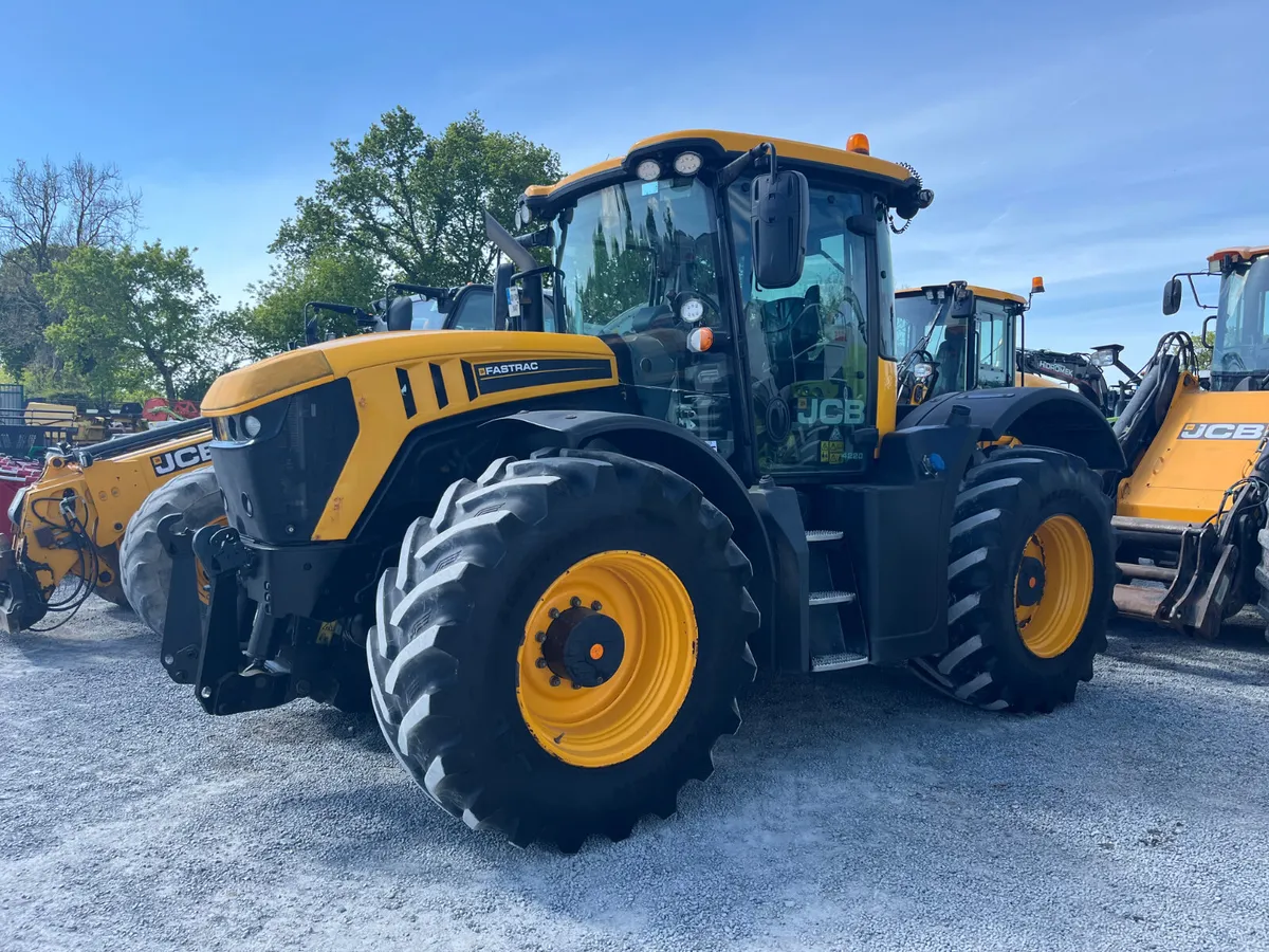 JCB Fastrac 4220 - Image 1