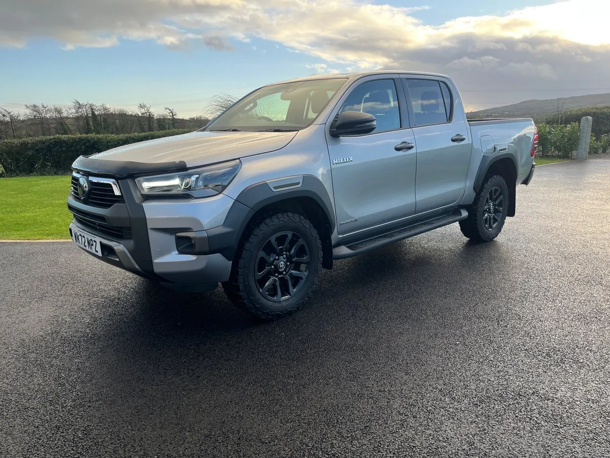 2022 TOYOTA HILUX INVINCIBLE X(finance available) - Image 2