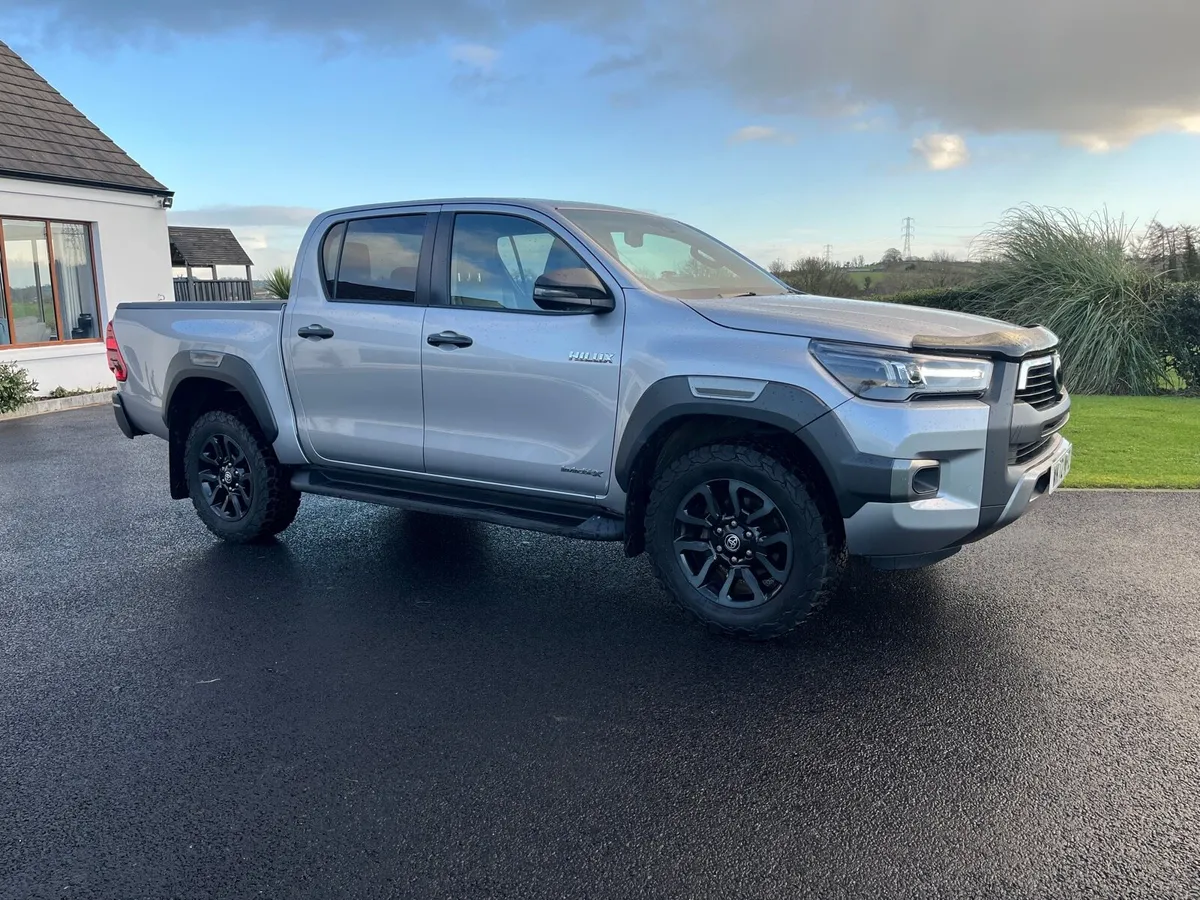 2022 TOYOTA HILUX INVINCIBLE X(finance available) - Image 3