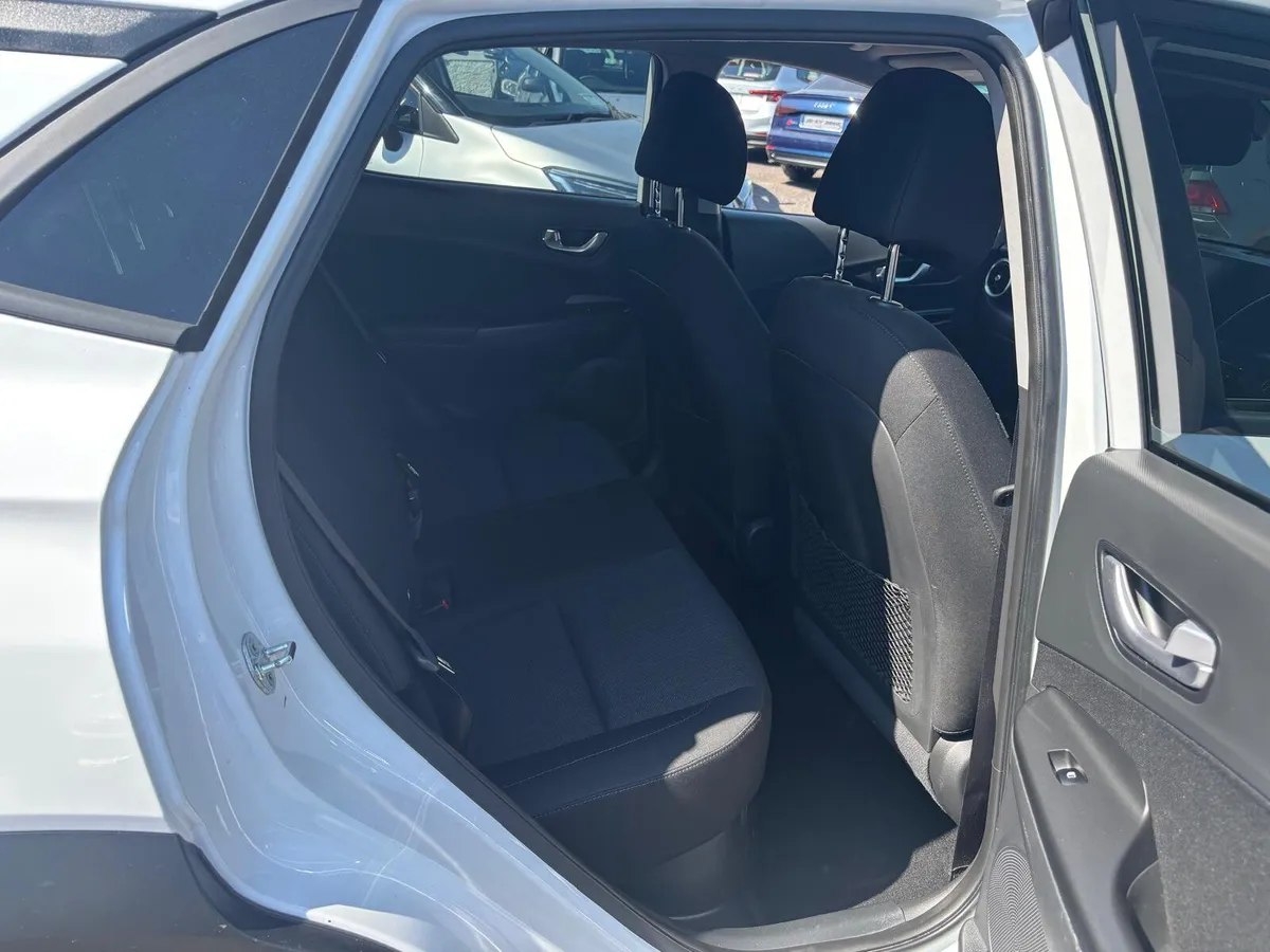 Hyundai KONA 2021  PETROL/  HYBRID  AUTOMATIC - Image 4
