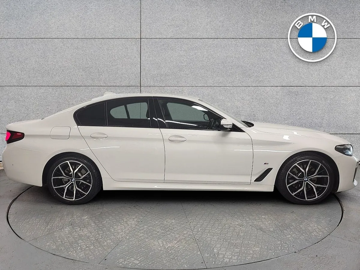 BMW 5 Series 520d M Sport (mht) 18 - Image 4
