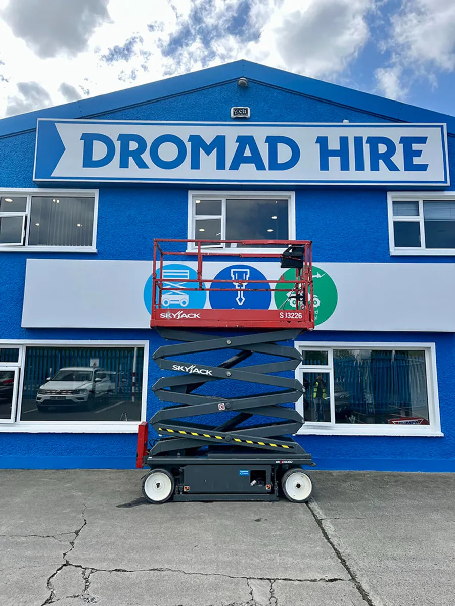 Skyjack SJ3226 Electric Scissor Lift Narrow - Image 1