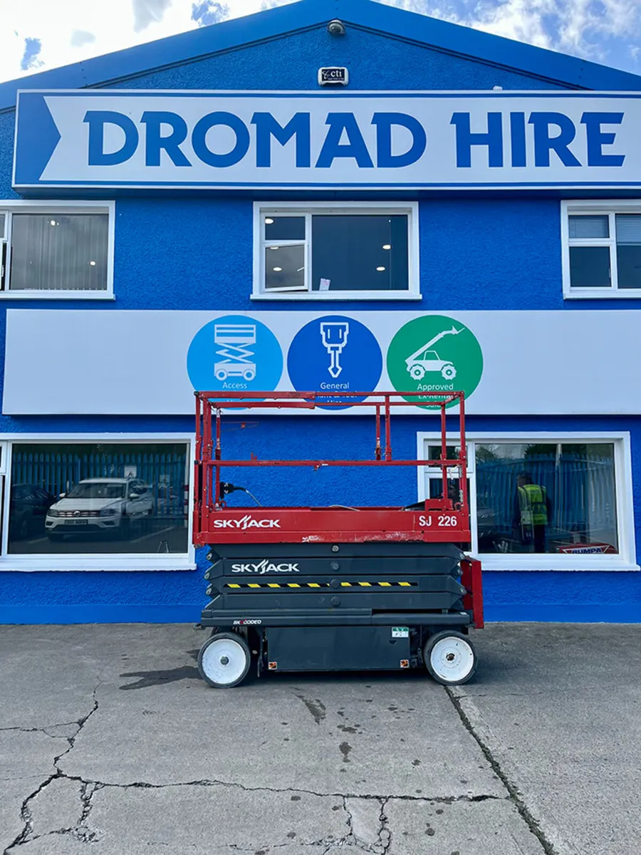 Skyjack SJ3226 Electric Scissor Lift Narrow - Image 4