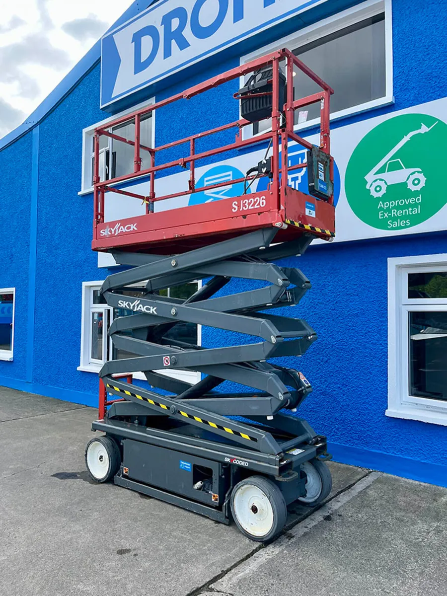 Skyjack SJ3226 Electric Scissor Lift Narrow - Image 3