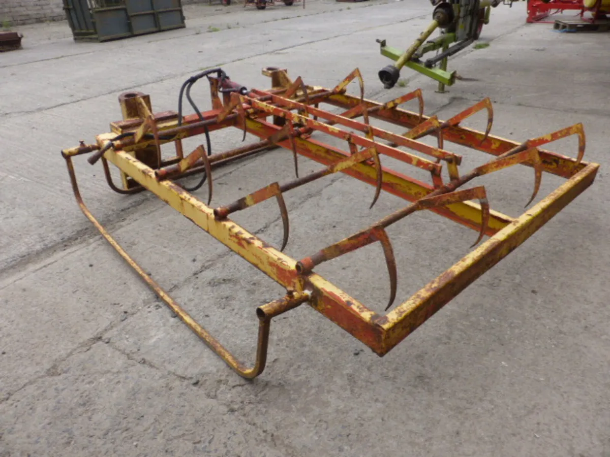 Flat 8 Bale Grab - Image 1