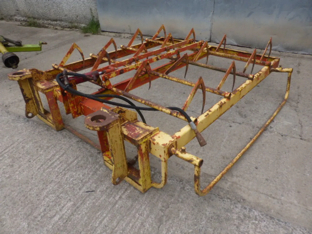 Flat 8 Bale Grab - Image 2