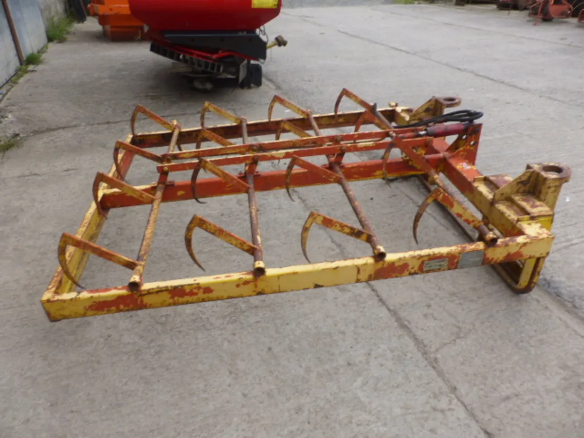 Flat 8 Bale Grab - Image 4