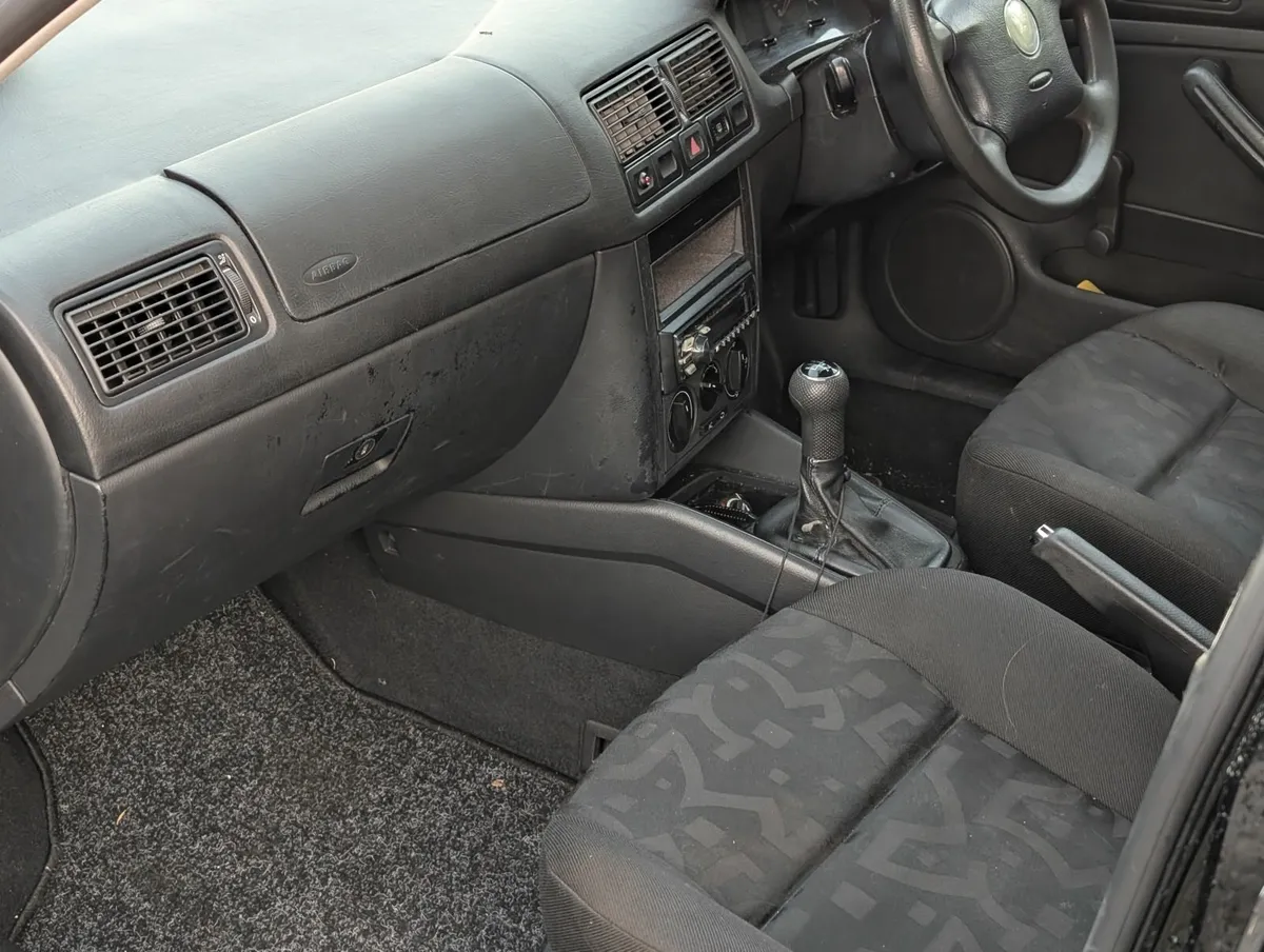 Volkswagen Golf 1998 - Image 4