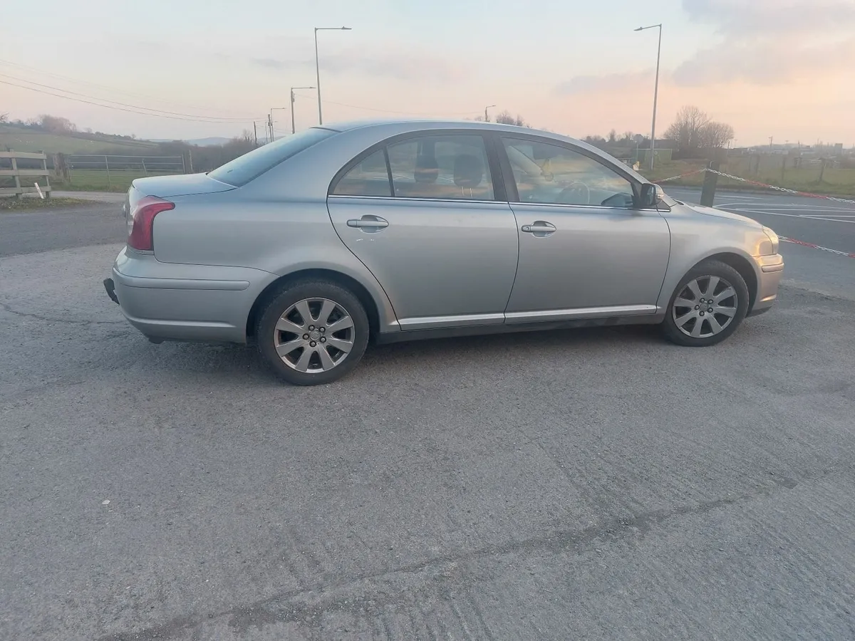 Toyota Avensis 2009 - Image 1