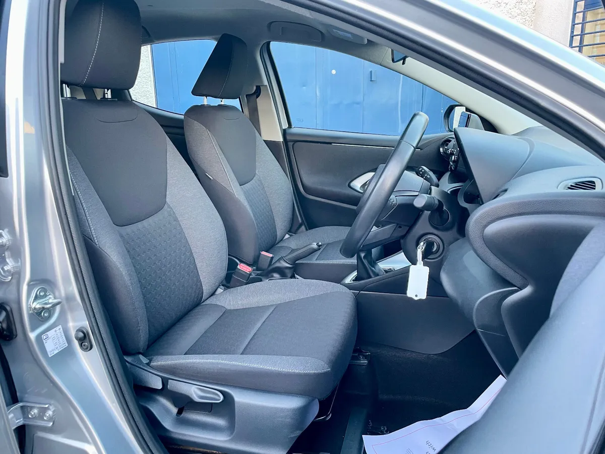 Toyota Yaris 1.0 Petrol Luna 5Dr Hatchback,2022 - Image 4