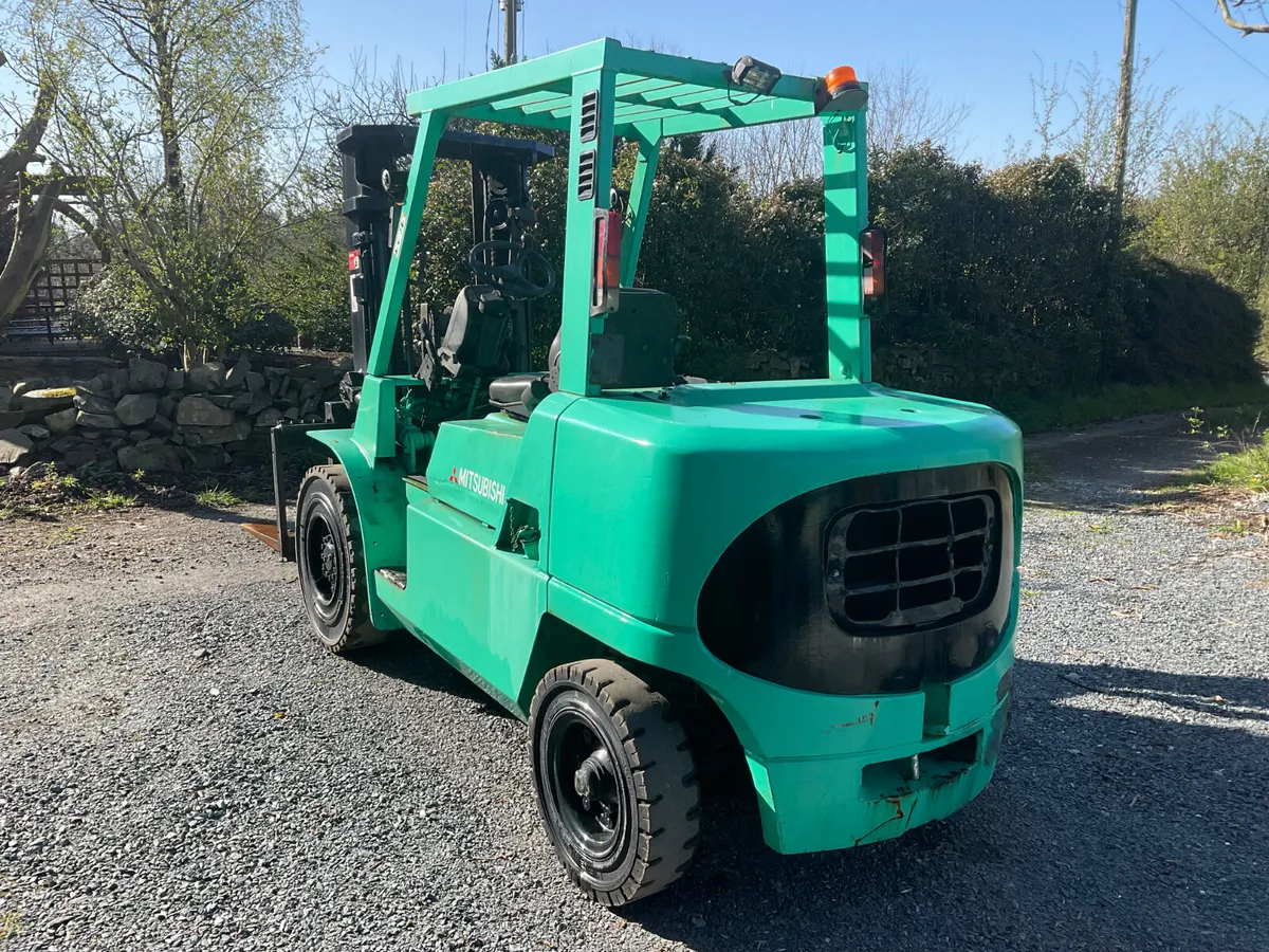 FORKLIFT - Image 1