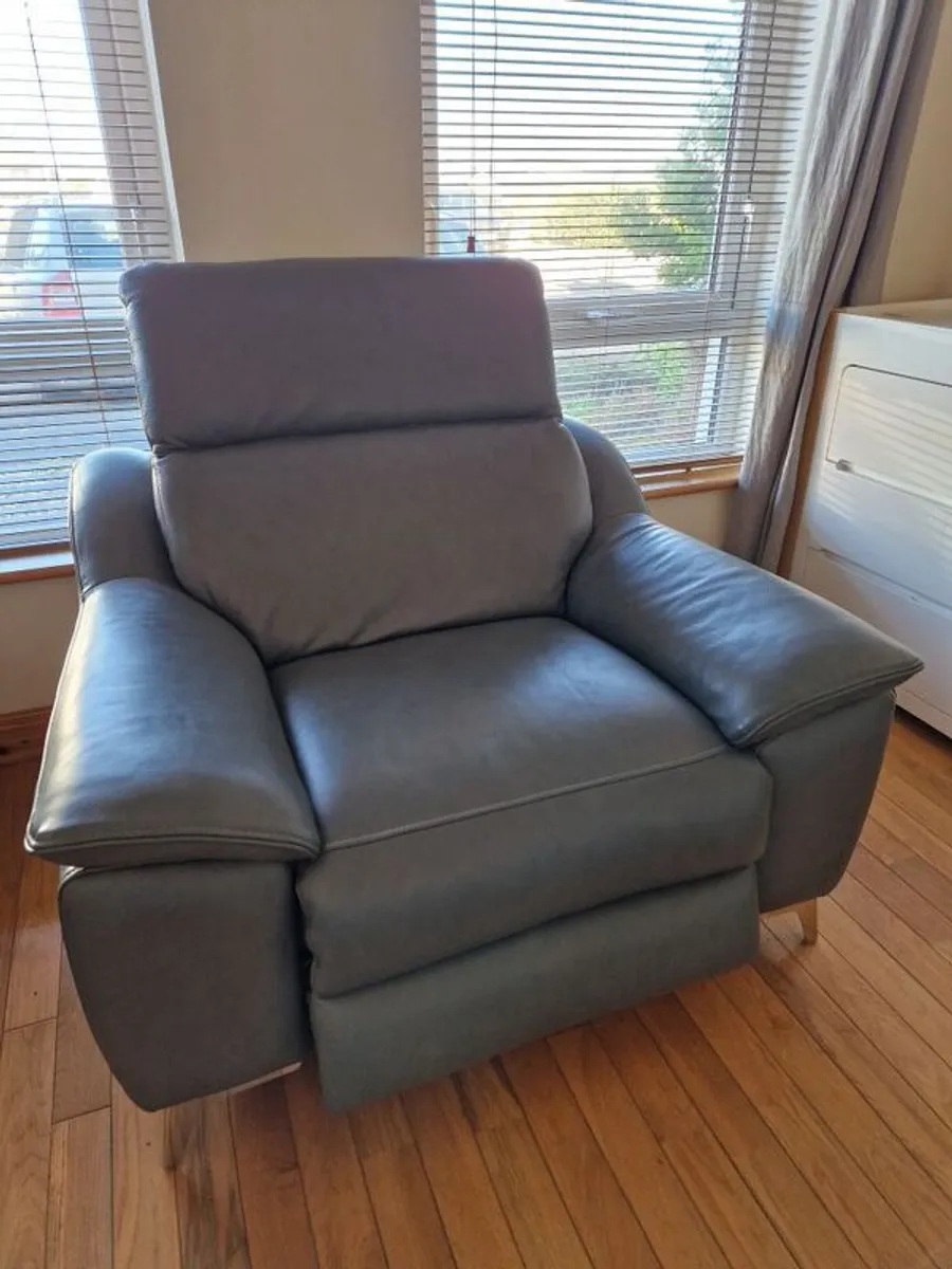 Leather electric recliner armchair - Image 2