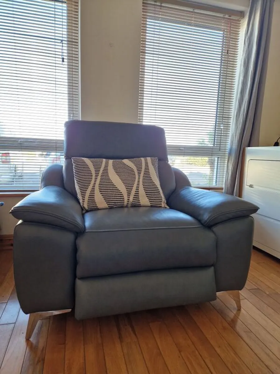 Leather electric recliner armchair - Image 4