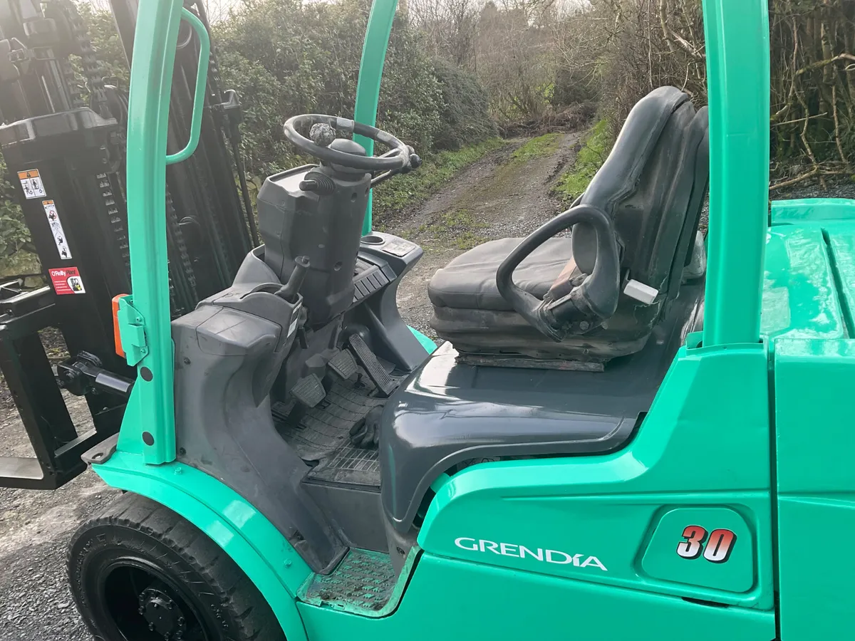 FORKLIFT - Image 2