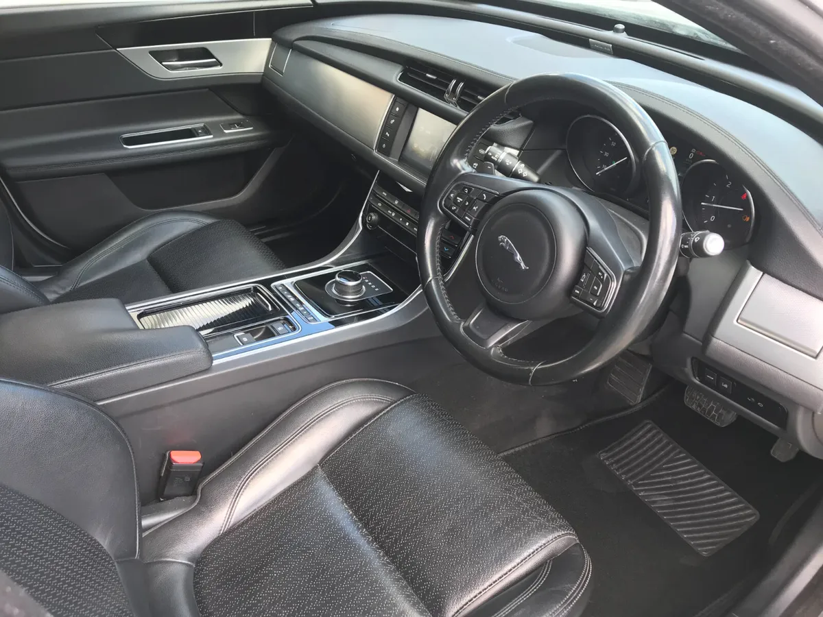 161 JAGUAR XF 2.0L PRESTIGE DIEEL AUTOMATIC... - Image 2