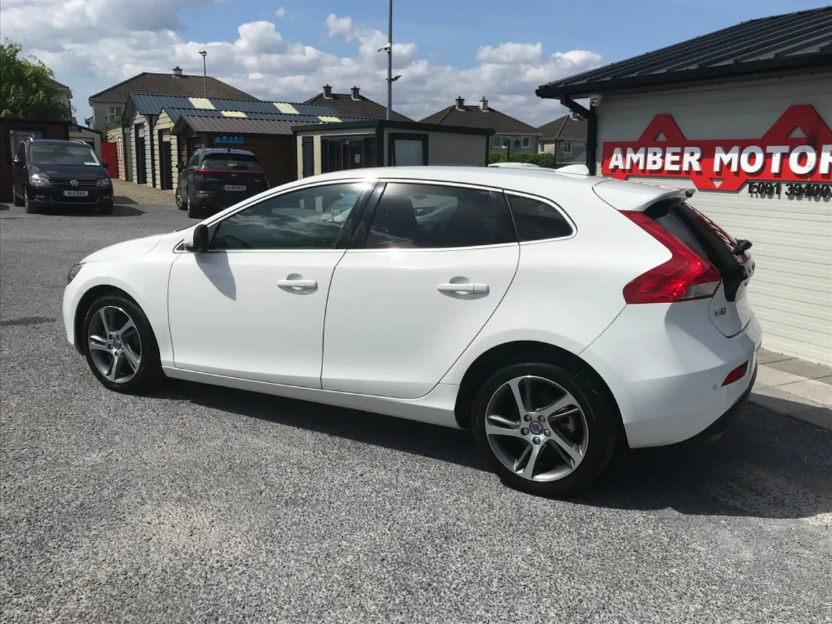 2016 VOLVO V40 AUTOMATIC - Image 3