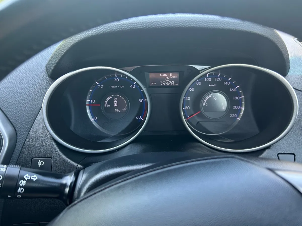 Hyundai ix35 - Image 2