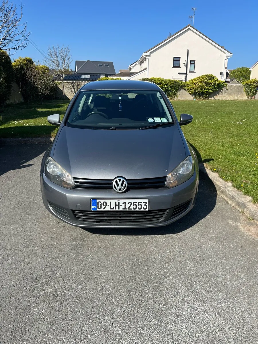2009 Volkswagen Golf - Image 1